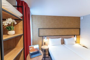 Standard Room, 2 Twin Beds | Premium bedding, in-room safe, laptop workspace, iron/ironing board