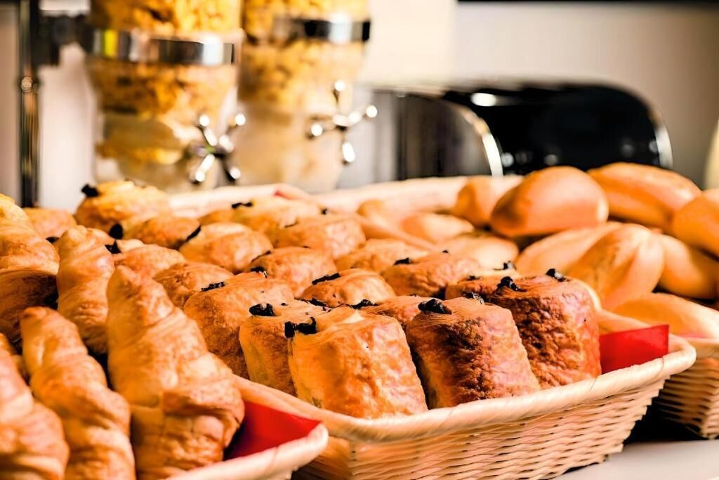 daily buffet breakfast (eur 14 per person)