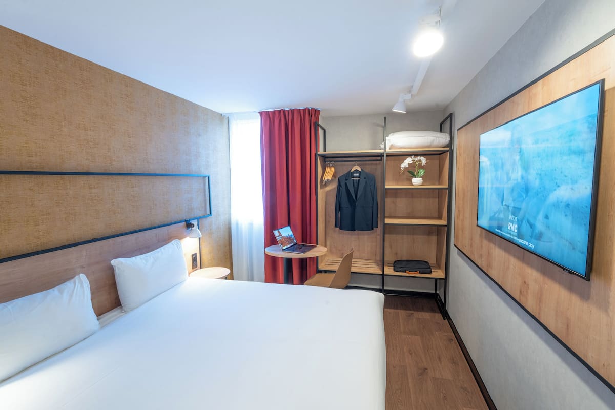 Peralatan tempat tidur premium, peti besi dalam bilik
