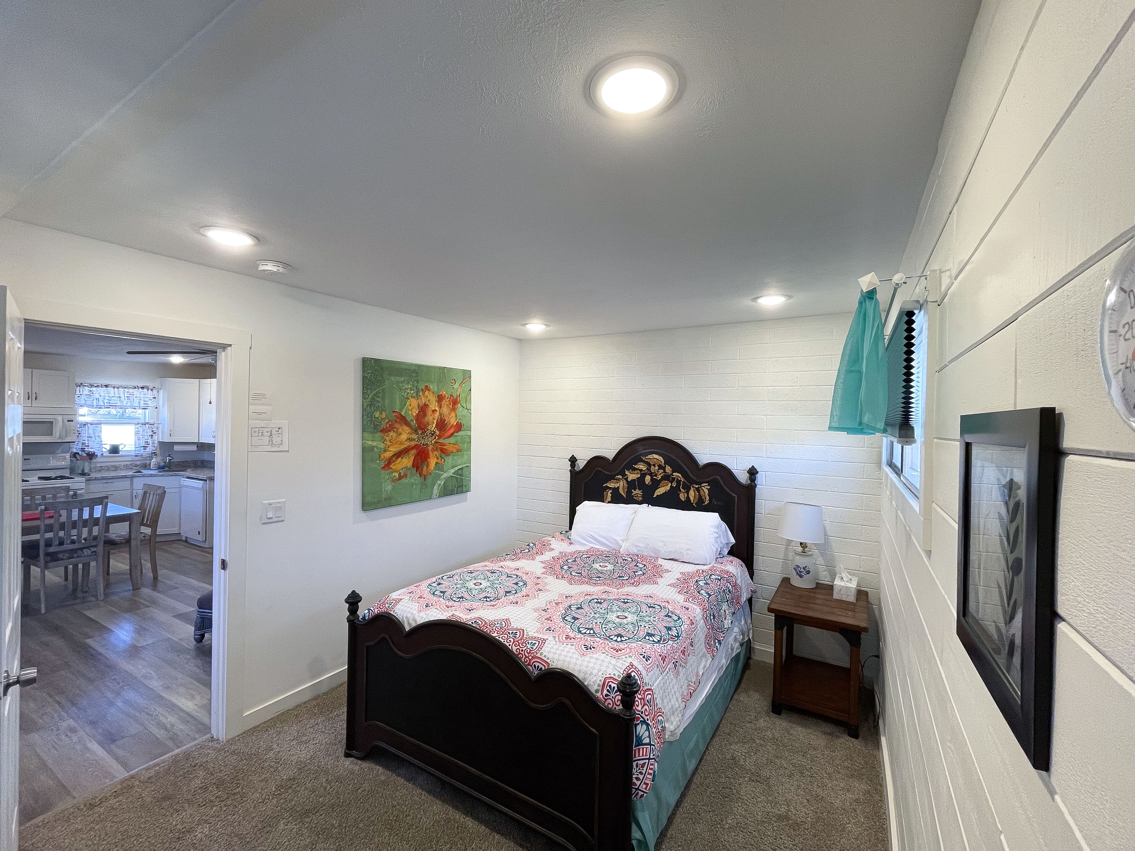 3 slaapkamers, een strijkplank/strijkijzer, reisbedje, wifi