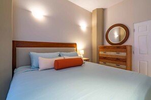 2 habitaciones, tabla de planchar con plancha, wifi y ropa de cama 
