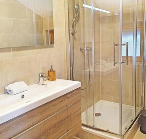 Bathtub - Chalet, wifi, view mountain, terrace, balcony, fireplace or stove, parking, tv, 150m², Thyon (Les Collons)