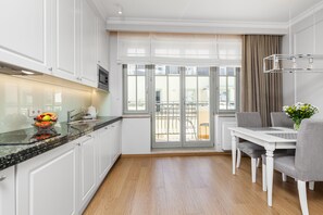 Apartemen Comfort | Area keluarga | Televisi layar datar 42-inci dengan saluran TV kabel dan TV