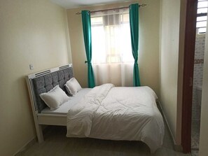 2 Schlafzimmer, Schreibtisch, Bügeleisen/Bügelbrett, WLAN