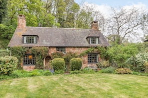 Cottage | Interior - Saint Pancras Chapel (Watchet)