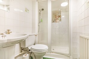 Cottage | Bathroom | Shower