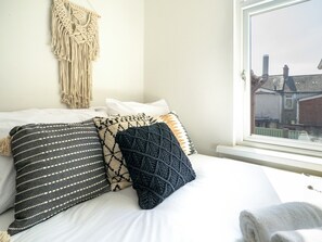 2 bedrooms, iron/ironing board, free WiFi, bed sheets