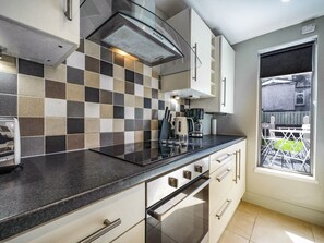 Fridge, microwave, oven, toaster - Amazing 2BR Townhouse in Fab District - Queens Uni - Pass the Keys (Belfast)