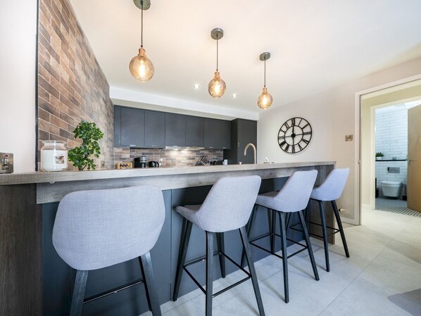 Refrigerador, microondas, horno y lavavajillas 