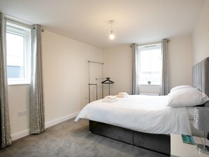 2 chambres, fer et planche à repasser, accès au Wi-Fi (inclus)