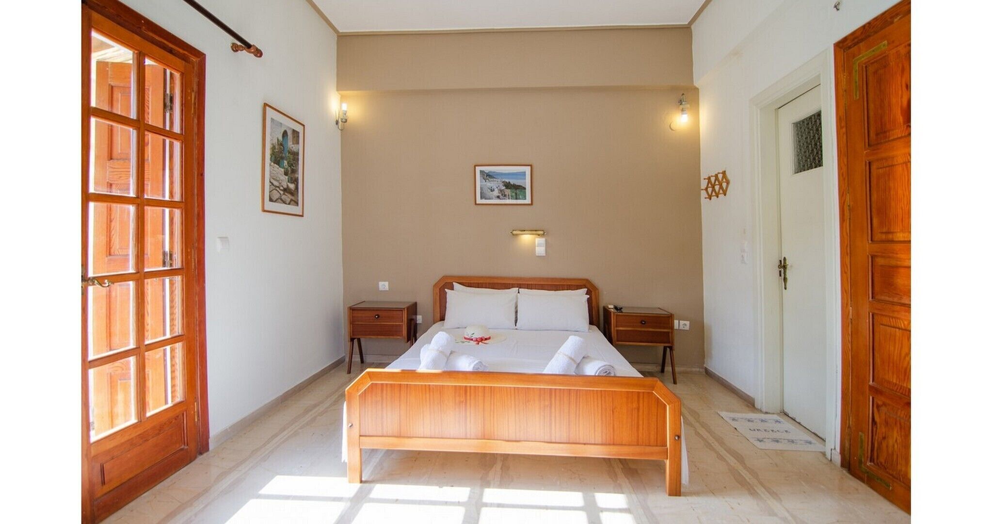 WiFi (free), bed sheets