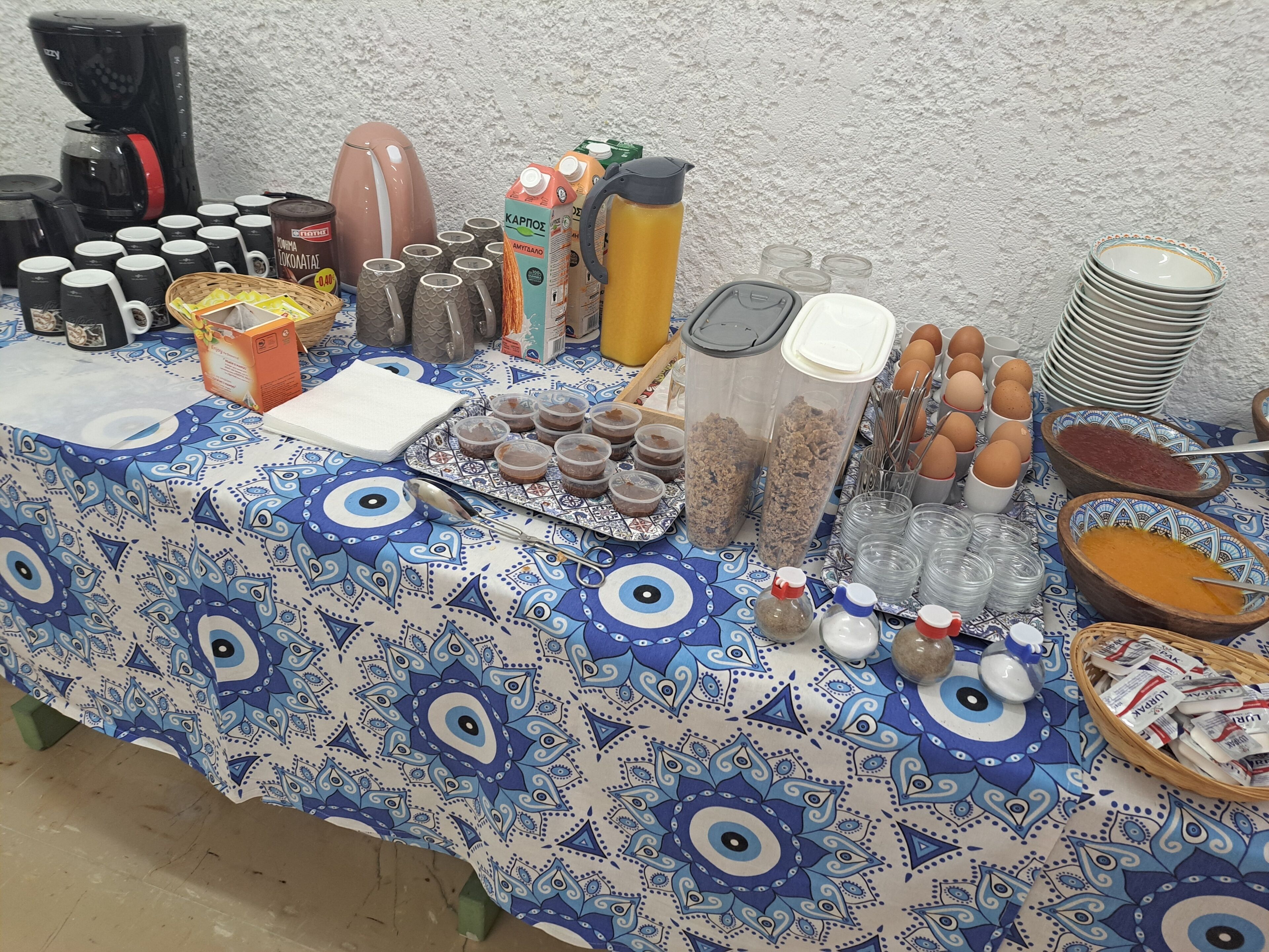 Daily buffet breakfast (EUR 9 per person)