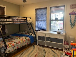 2 Schlafzimmer, Schreibtisch, Bügeleisen/Bügelbrett, kostenloses WLAN