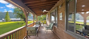 Lakefront! w/ Kayaks, Hot Tub, Pool. Firepit, Park with Playground & Disc Golf.