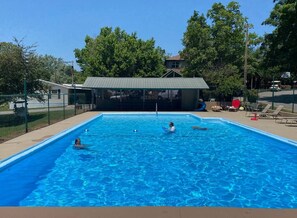 Pool - Lakefront! w/ Kayaks, Hot Tub, Pool. Firepit, Park with Playground & Disc Golf. (Forsyth)