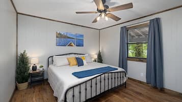 4 bedrooms, desk, iron/ironing board, free WiFi