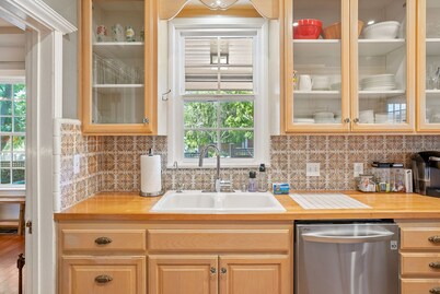 Ridgeview Retreat--Style and Comfort on the Westside!