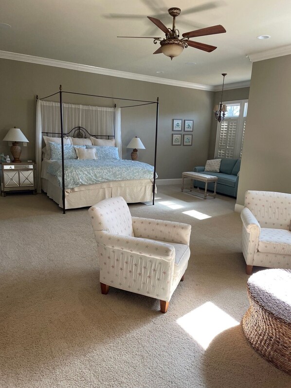 4 bedrooms, desk, iron/ironing board, free WiFi