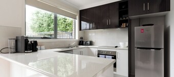 Comfortable Home 10 Minutes from CBD Wifi & Garage