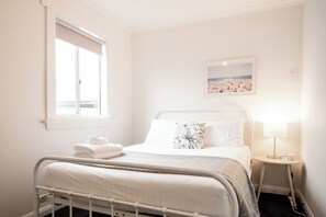 3 chambres, fer et planche à repasser, Wi-Fi gratuit, draps fournis