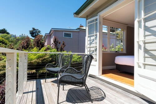 Gorgeous on Galvin: Close to Town Yet A Mile Away