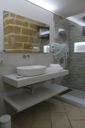 Shower, jetted bath, hair dryer, bidet