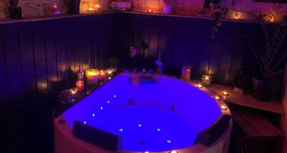 La Romance jacuzzi sauna de luxe jardin au calme