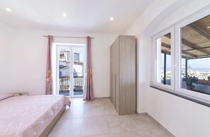 1 غرفة نوم ومكواة/لوح كي وسرير سفر وواي فاي مجانًا