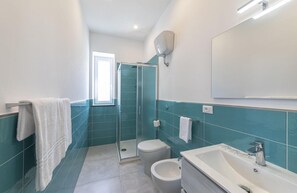 تجهيزات دش، مجففات شعر، مراحيض شطف، مناشف