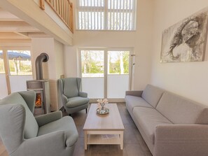 Smart TV, fireplace, DVD player, books