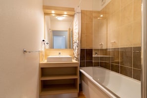 Bathtub