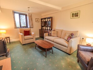 Cottage | Living room | Fireplace - Park Cottage (Ambleside)