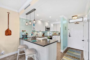 Private kitchen - New Listing! Gorgeous Spacious Tropical Oasis (Lahaina)