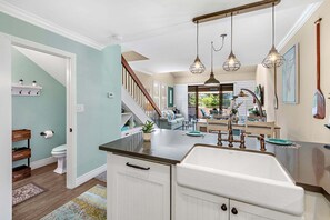 Interior - New Listing! Gorgeous Spacious Tropical Oasis (Lahaina)