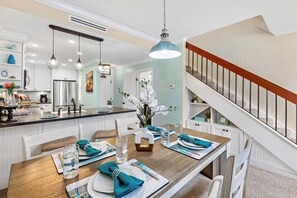 Dining - New Listing! Gorgeous Spacious Tropical Oasis (Lahaina)