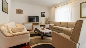 Unclassified image, 4 of 16, button - Villa Edita with private pool, parking and gazebo (Kaštela)