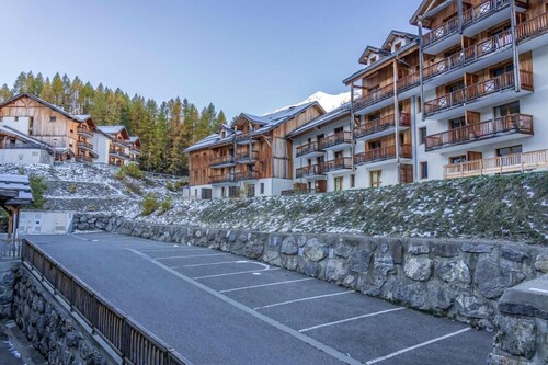 200m from resort center, 1st floor, swimming pool, balcony, tv, ski locker, 24m², Les Orres