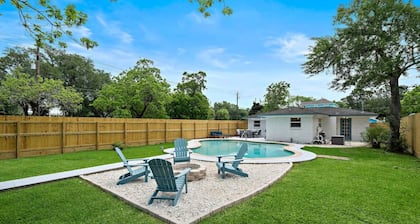 Stylish Home w/ Private Pool Near Kemah Boardwalk