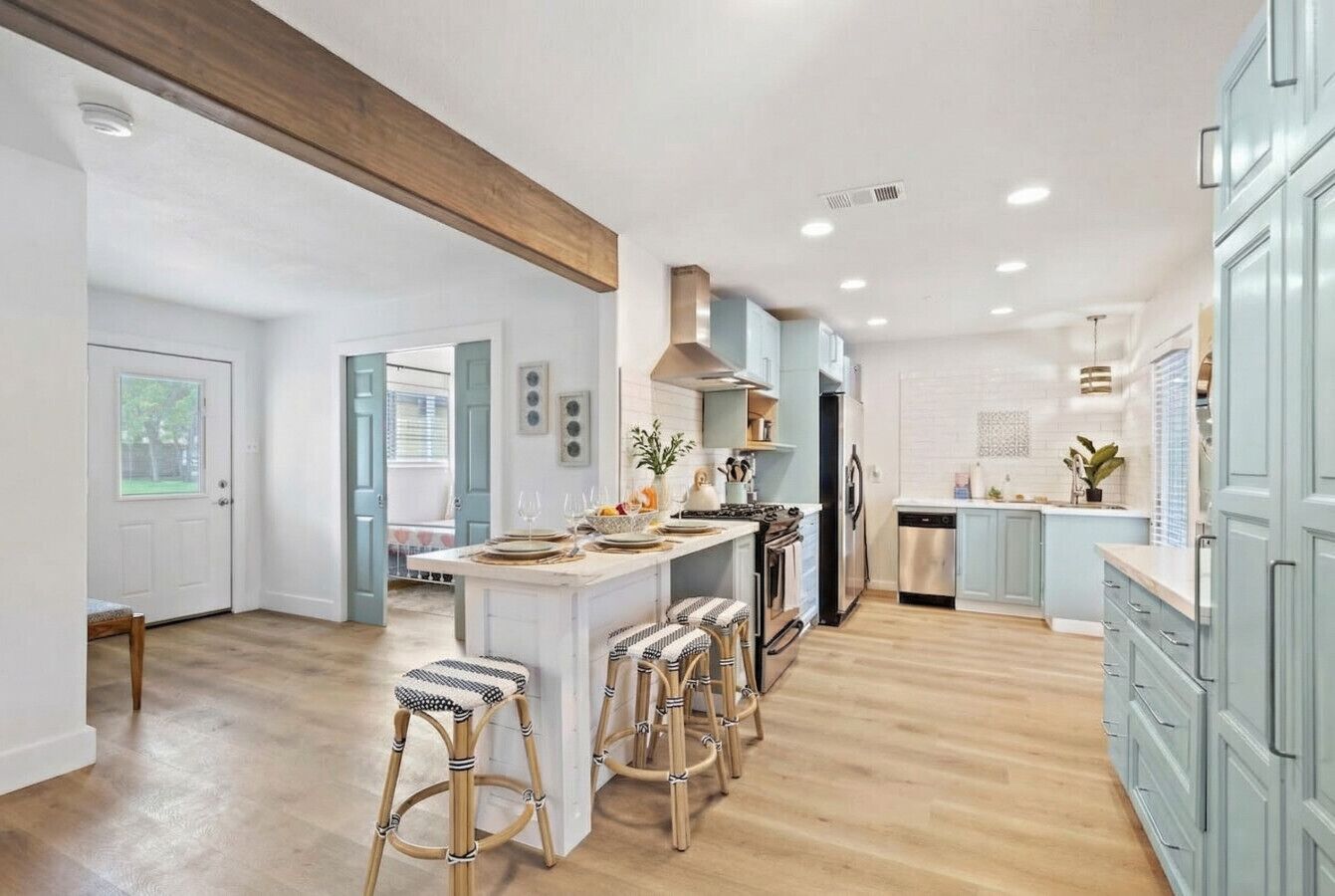 雪櫃、微波爐、焗爐、爐具