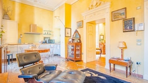 A spacious living room with a dining area, a kitchen, and a hallway leading to another room. - Residenza Dei Signori - Italian Homing (Verona)