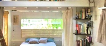 Tiny House La Cabane nestled under the trees 5 minutes from the beach