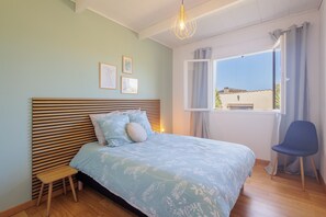 4 bedrooms, iron/ironing board, travel cot, free WiFi