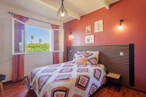 4 bedrooms, iron/ironing board, travel crib, free WiFi - Beautiful air-conditioned villa, sleeps 11, private pool, near Moriani Plage. (Talasani)