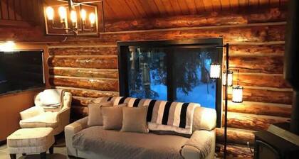 Polar Luxe Log Home (极地豪华小屋)