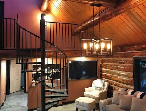 Polar Luxe Log Home （极地豪华小屋）