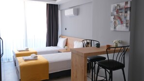 Desk, blackout drapes, free cribs/infant beds, free WiFi - Likya 202 (Demre)