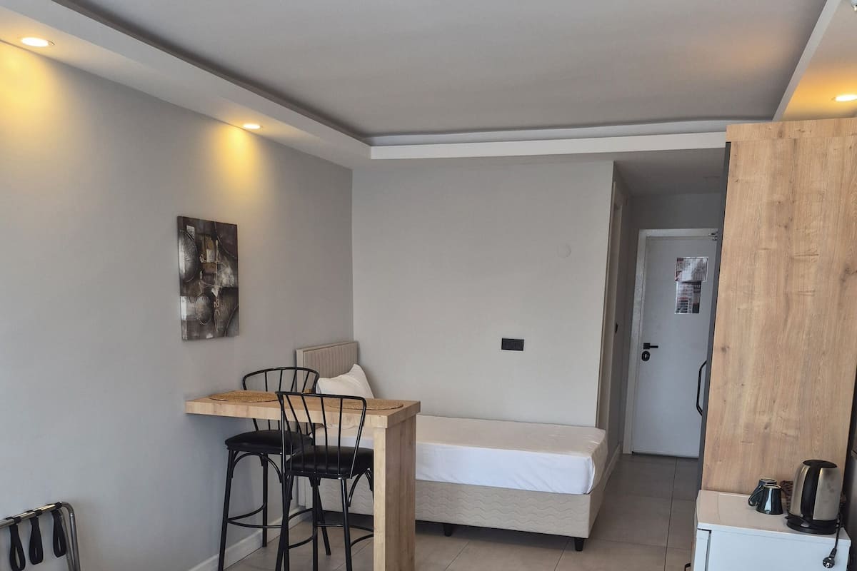 Triple Room | Desk, blackout drapes, free cribs/infant beds, free WiFi