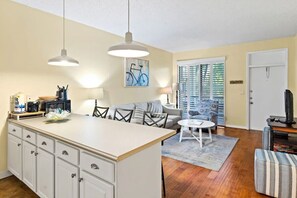 Interior - Cute and Comfy Retreat on Sanibel Island, Pool, Bikes (Sanibel)