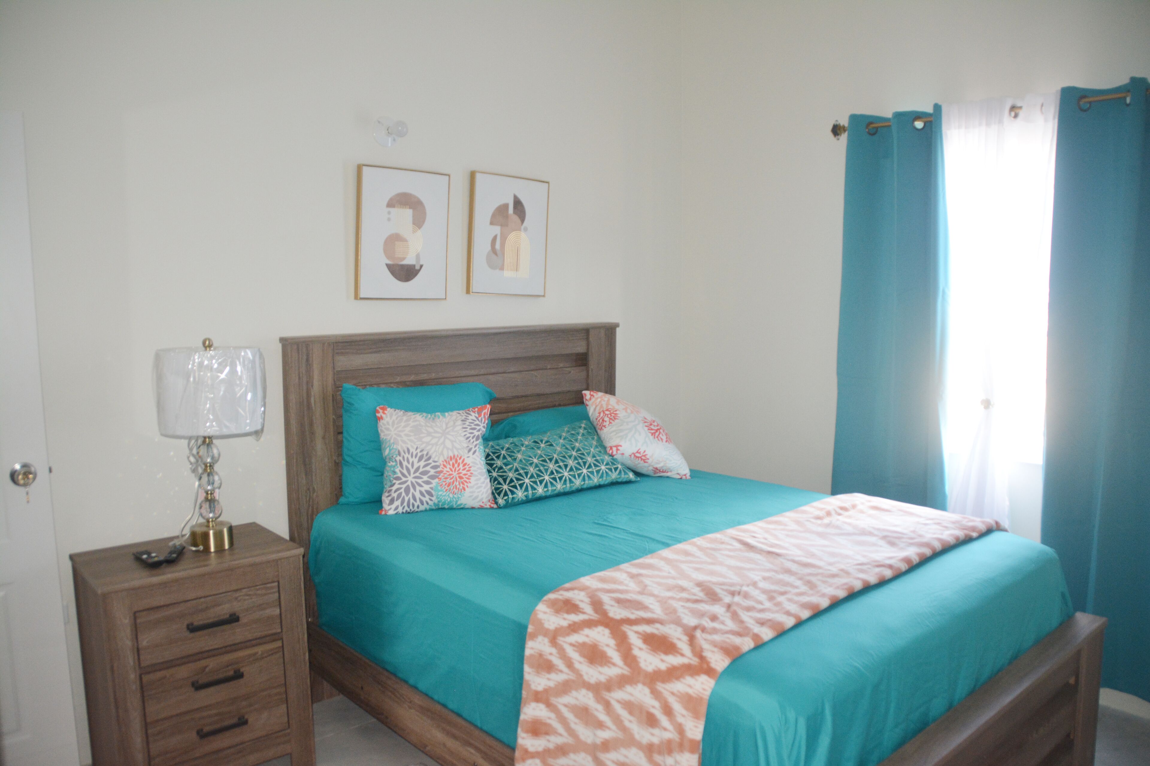 2 Schlafzimmer, Schreibtisch, Bügeleisen/Bügelbrett, Reisekinderbett