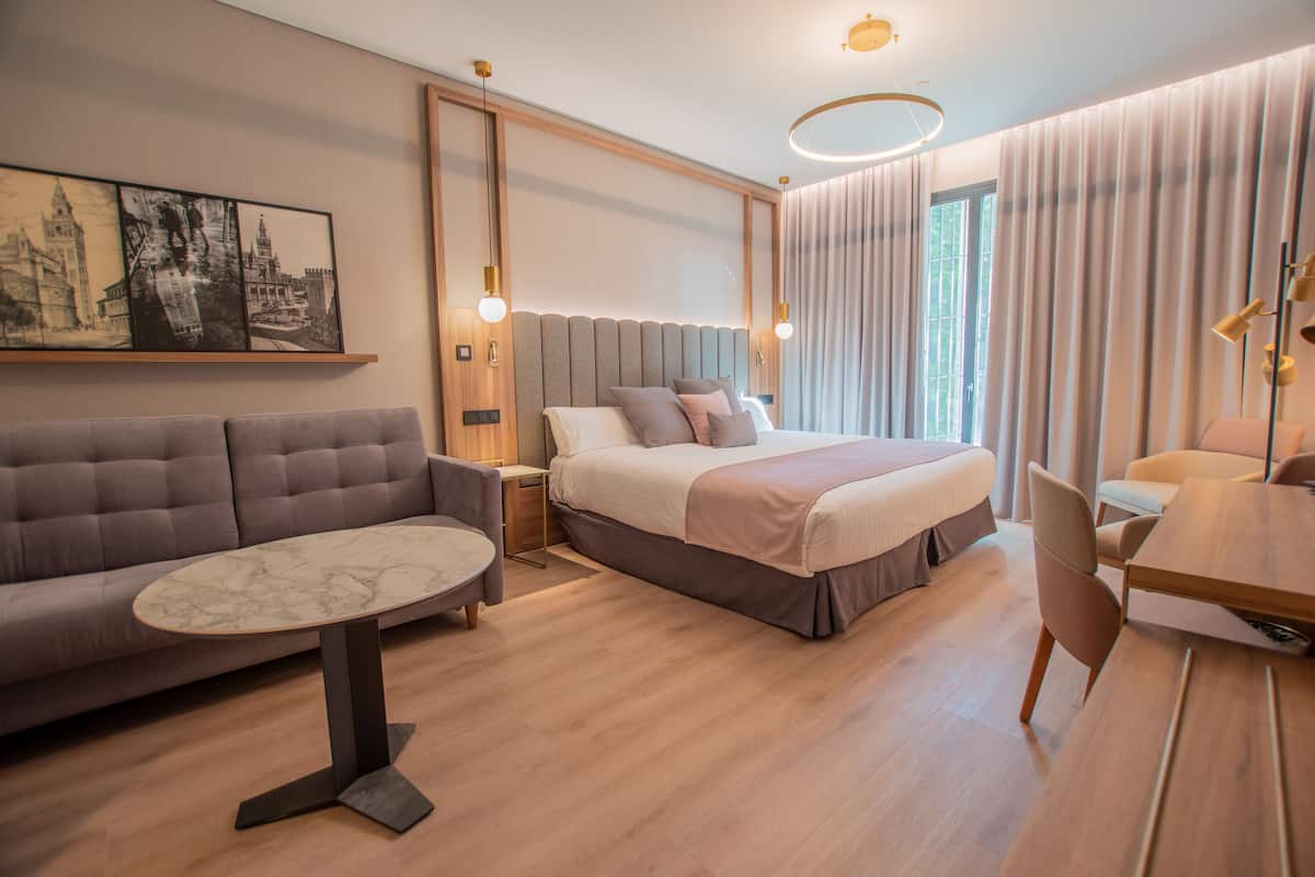 1 bedroom, premium bedding, minibar, in-room safe